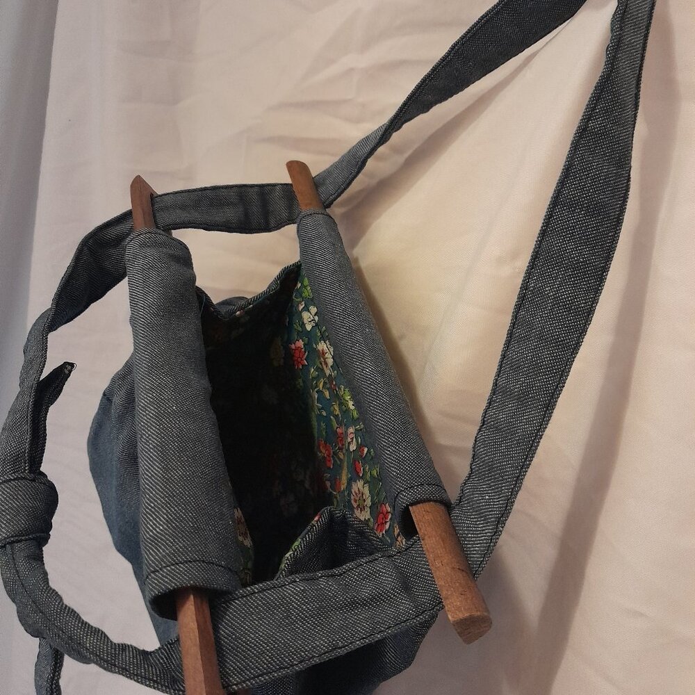 Vintage Retro Handmade 1970s Boho Denim Purse w/ wooden closures & Bow detailing - Picture 5 of 10